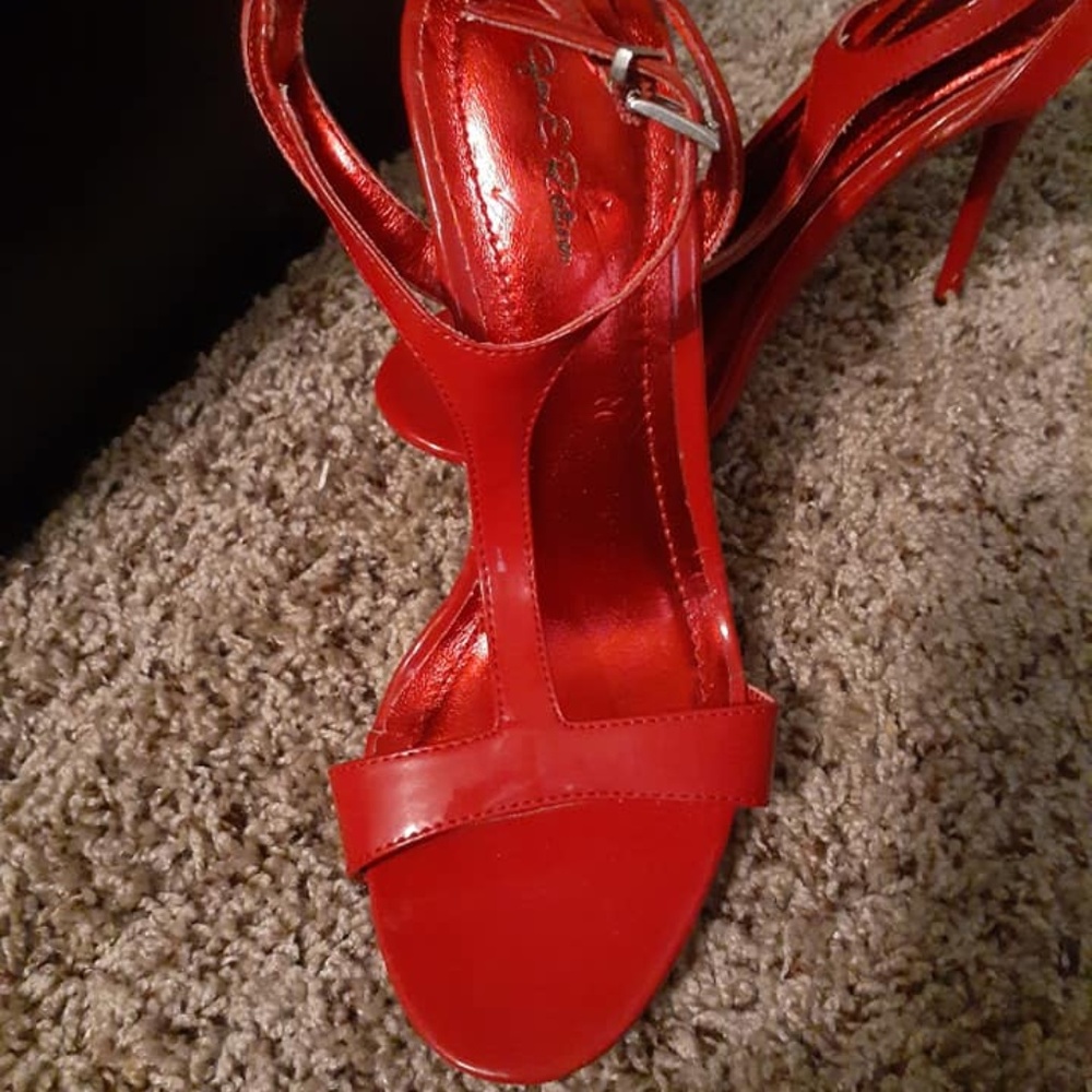 Red Stiletto NWOT